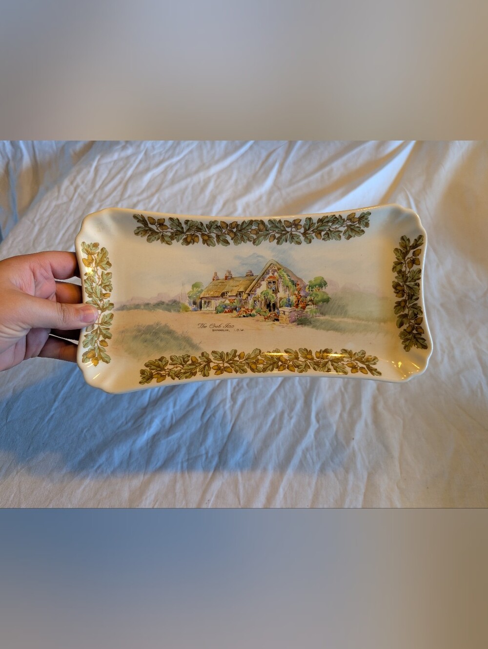 2/40$ Decorative Cottage Scene Serving Tray in Cream and Gold